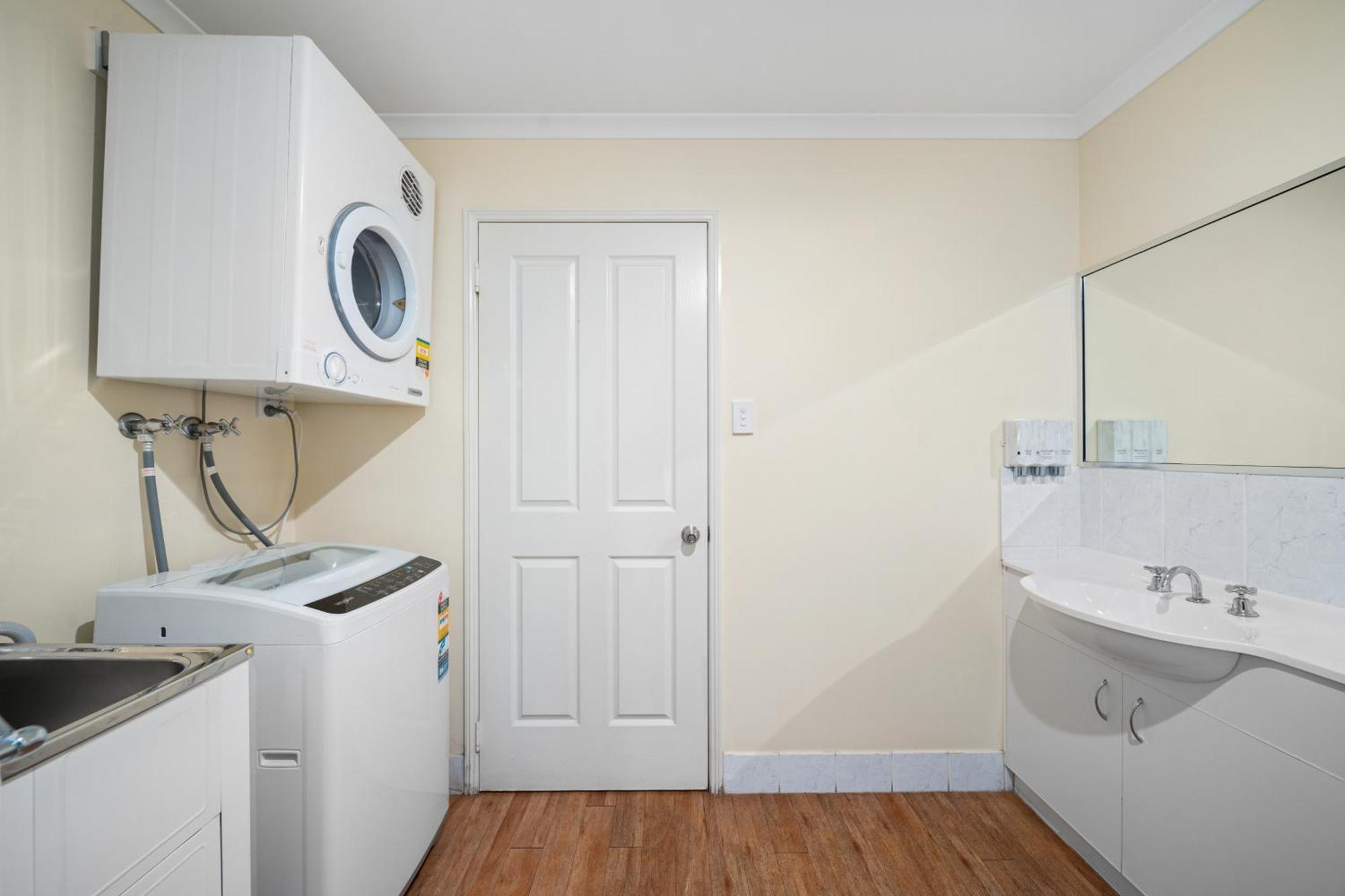 Emerald Motel Apartments 외부 사진