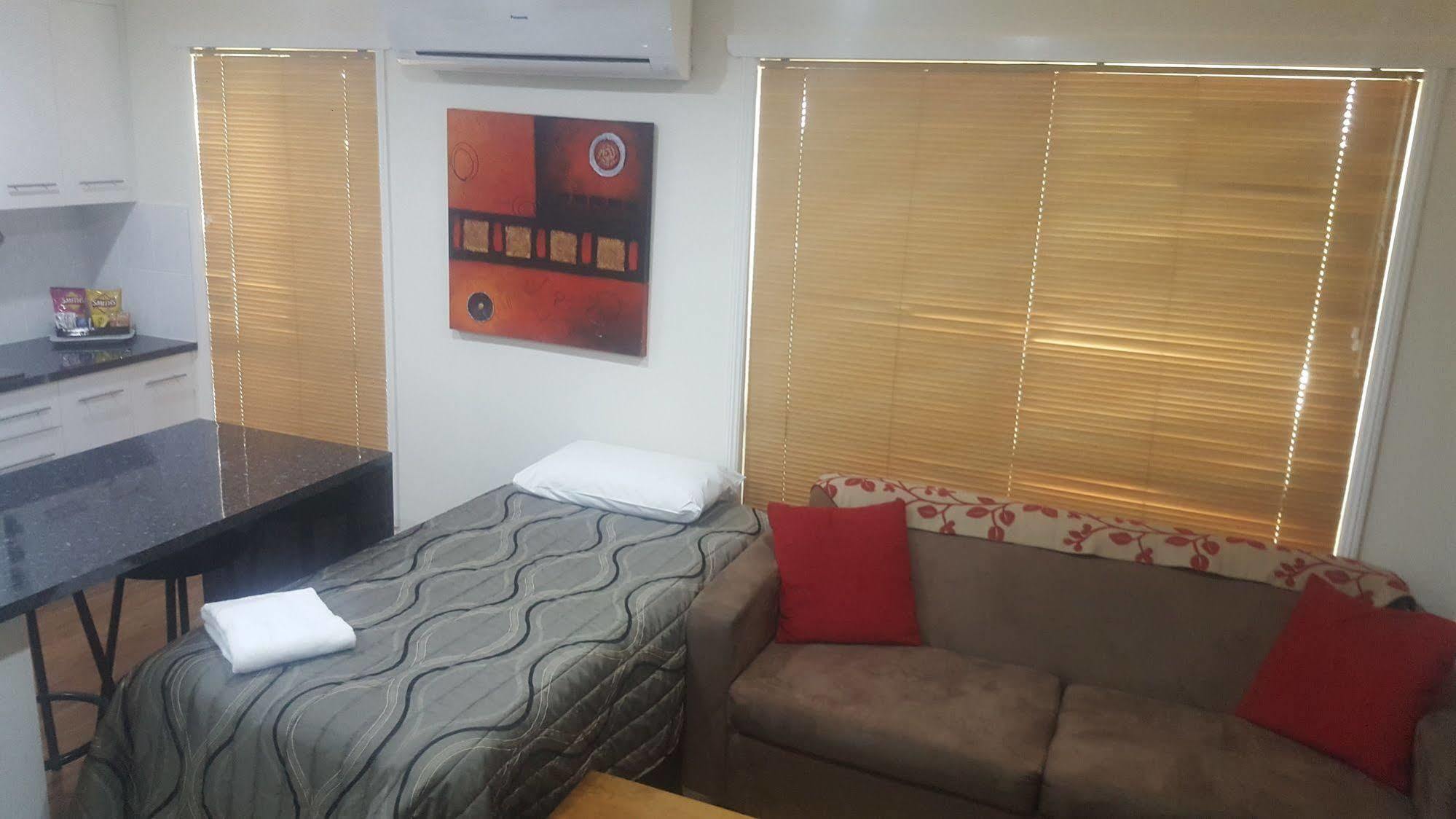 Emerald Motel Apartments 외부 사진